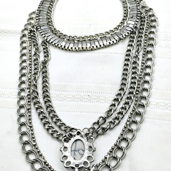 Statement necklace with howlite stone 13" multi layer costume jewelry - Picture 8 of 10